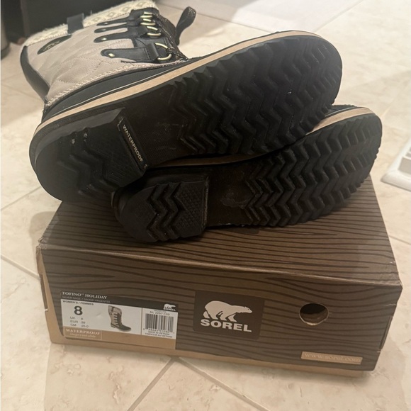 Sorel Tofino Holiday Boot 8 Silver Sage - Picture 9 of 11